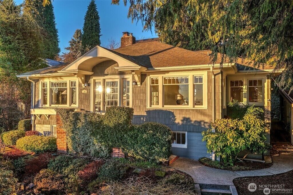Property Photo:  707  Lake Washington Boulevard S  WA 98144 