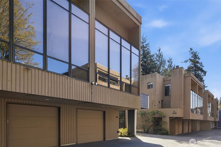 Property Photo:  1417 N 200th Street A6  WA 98133 
