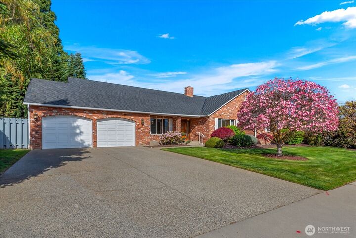 Property Photo:  6  Sunburst Street  WA 98801 