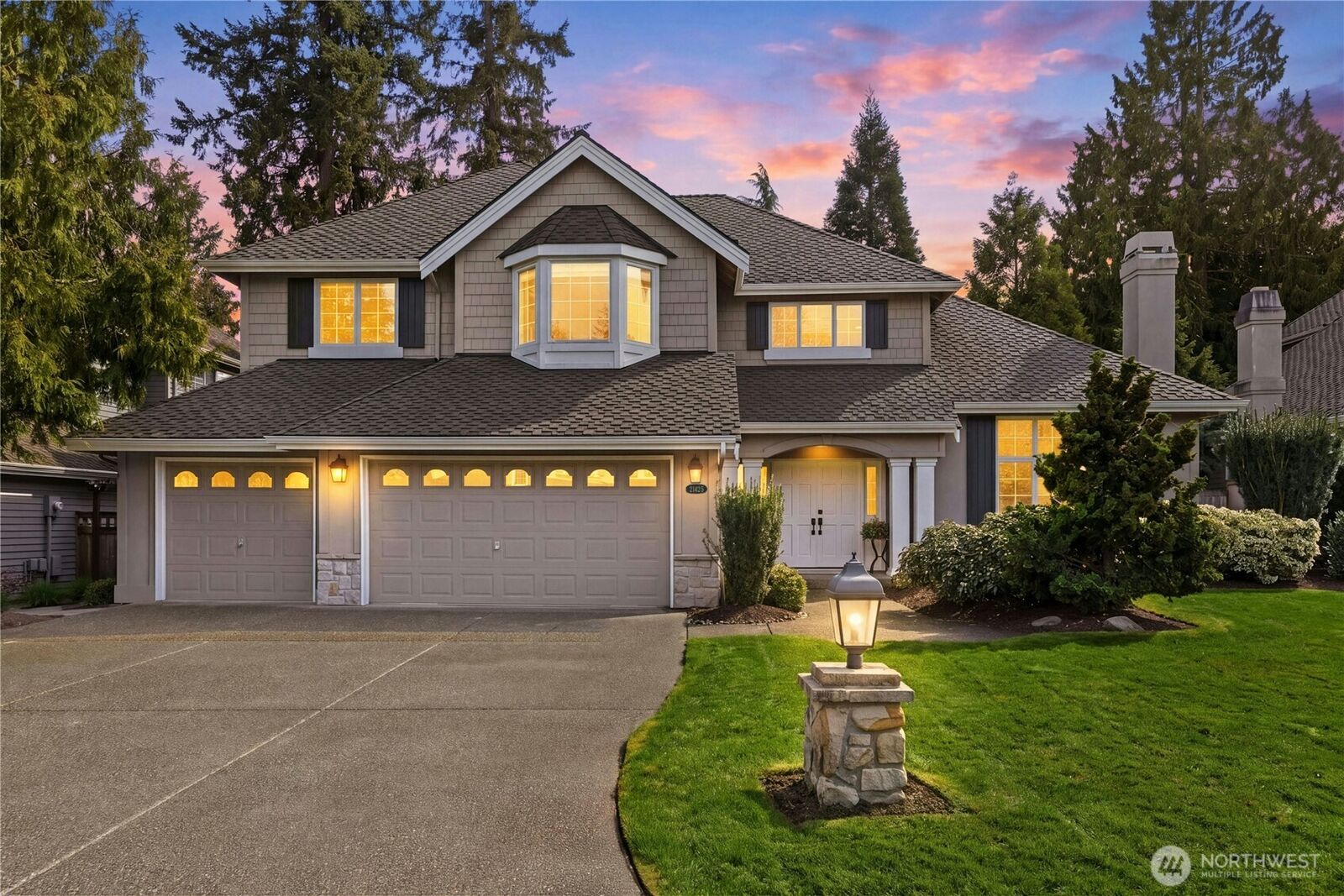 Property Photo:  21425 SE 34th Place  WA 98075 