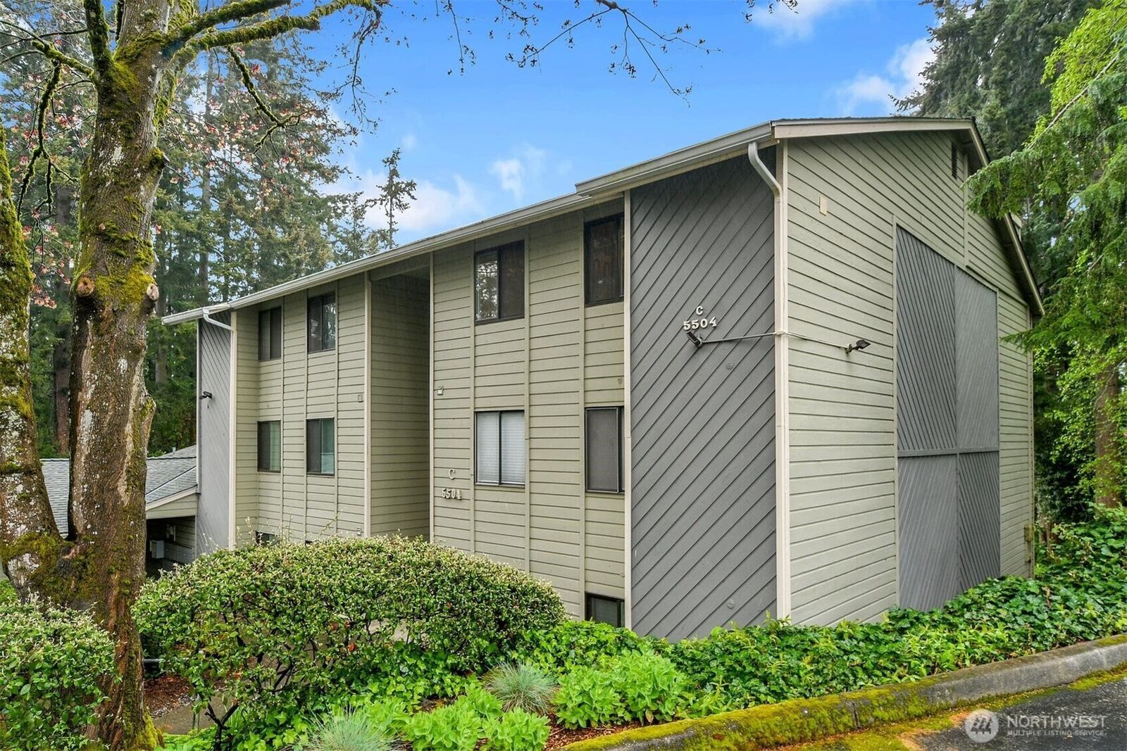Property Photo:  5504  220th Street SW C302  WA 98043 
