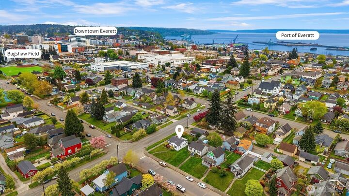 Property Photo:  2230  Oakes Avenue  WA 98201 