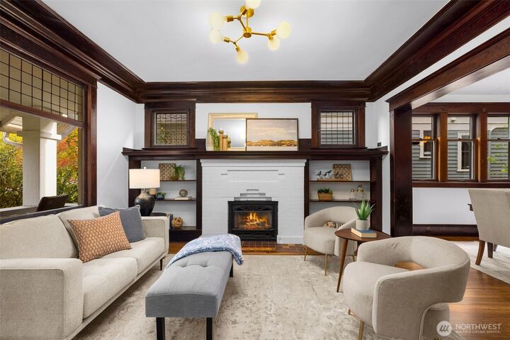 Property Photo:  2529  Queen Anne Avenue N  WA 98109 