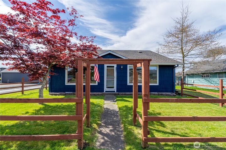 Property Photo:  821  Marsh Avenue  WA 98531 