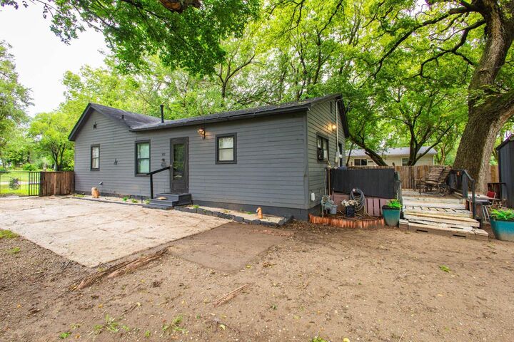 Photo de la propriété:  912 W Lincoln Ave  KS 67152-3335 