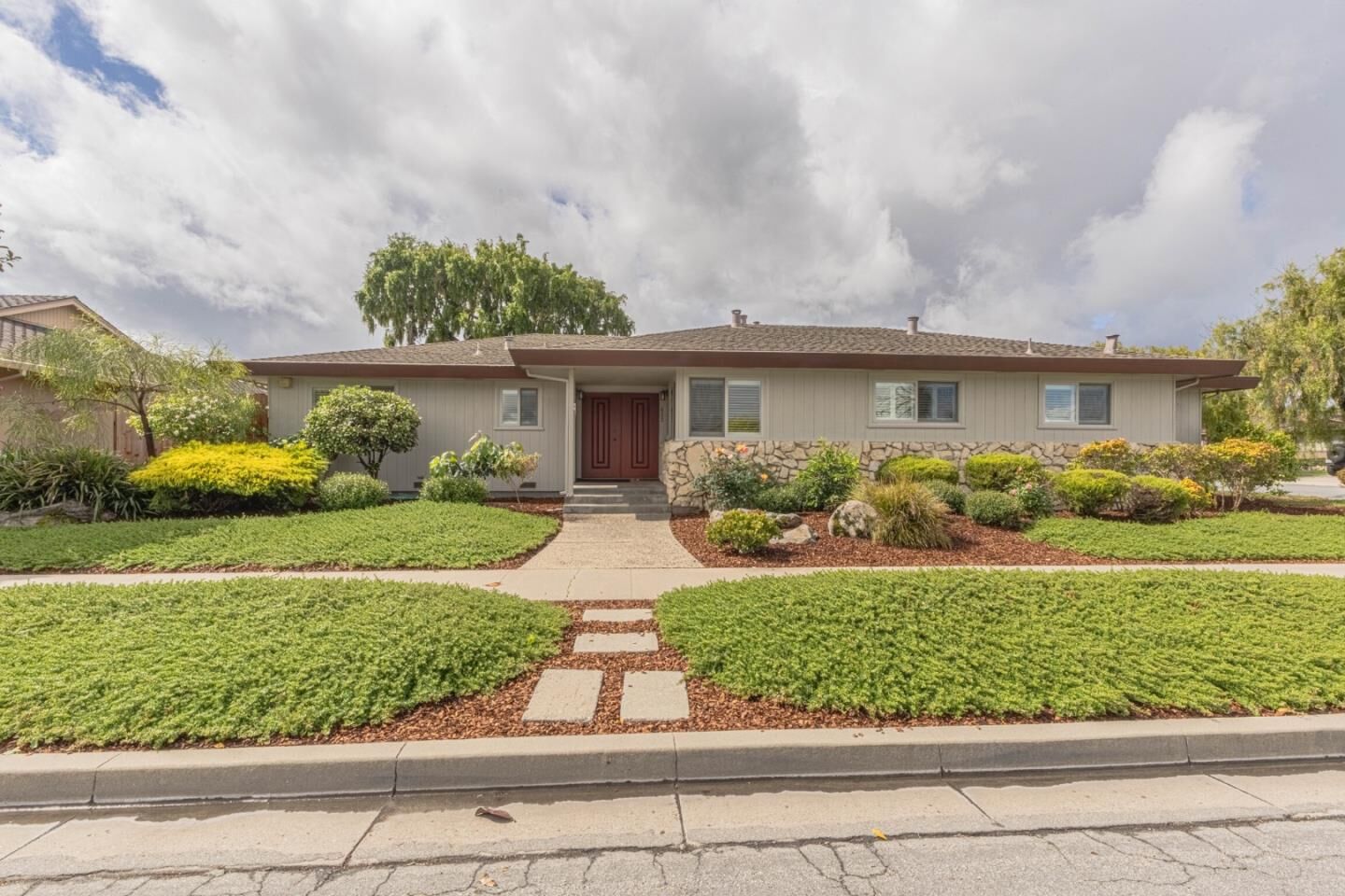 Property Photo:  632 San Tomas Way  CA 93901 