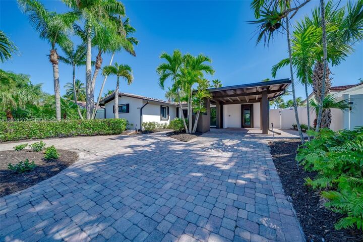 Property Photo:  1704 SW 5th Ct  FL 33312 