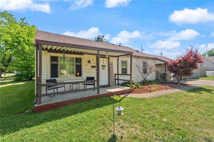 Property Photo:  812 Springdale Drive  IN 47130 