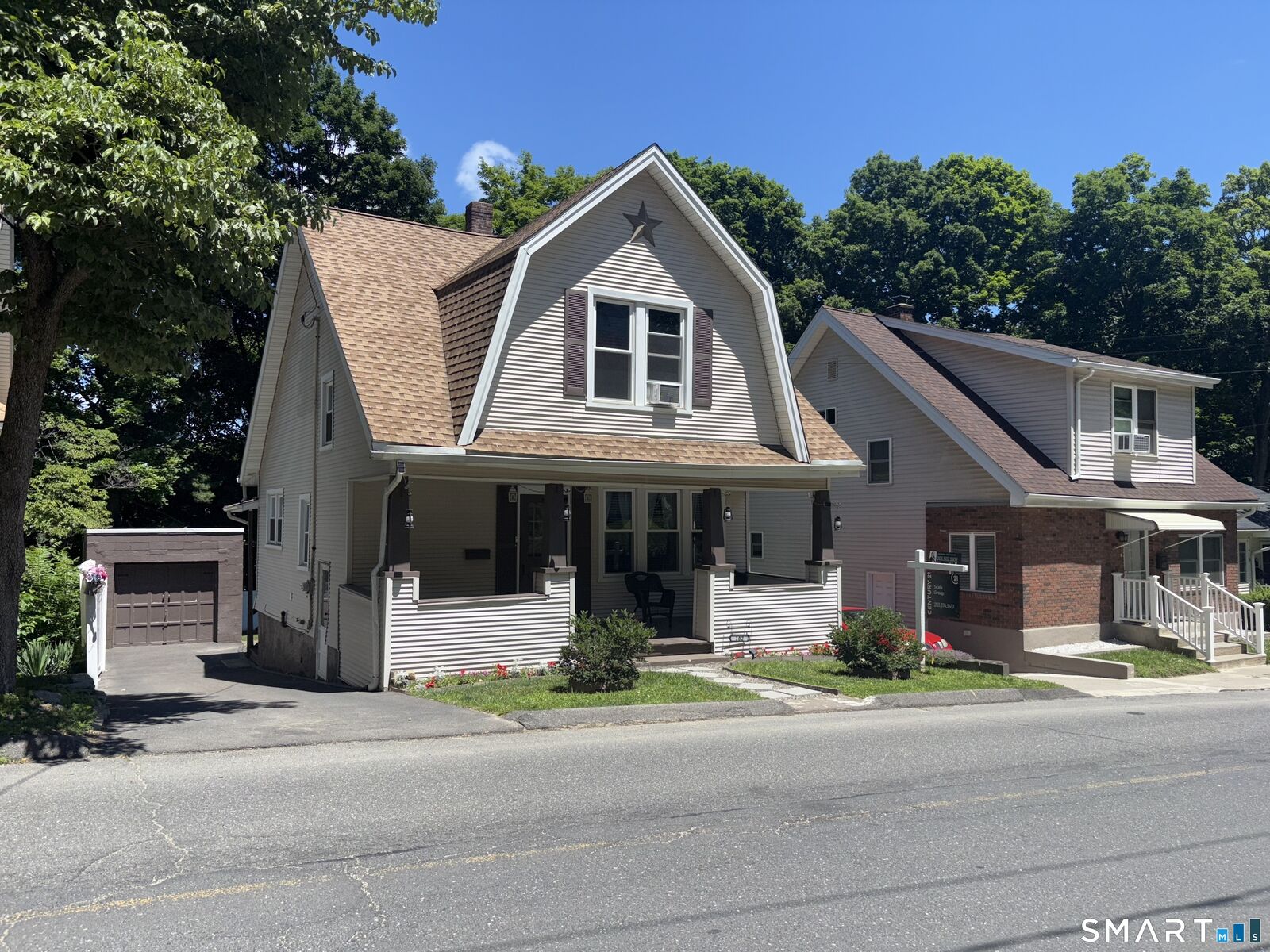 Property Photo:  102 Circuit Avenue  CT 06708 