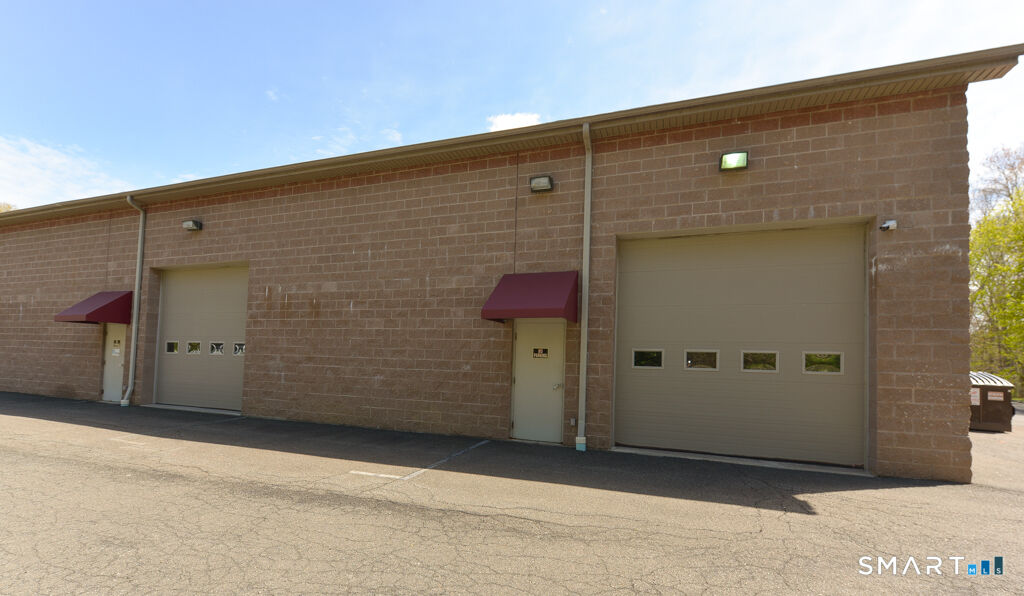 Property Photo:  8 Pecks Lane  CT 06470 