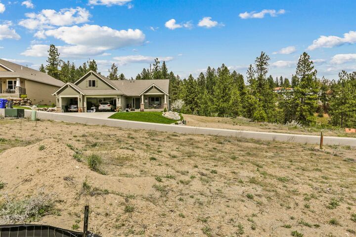 Property Photo: 5105 N Scenic Ln WA 99212