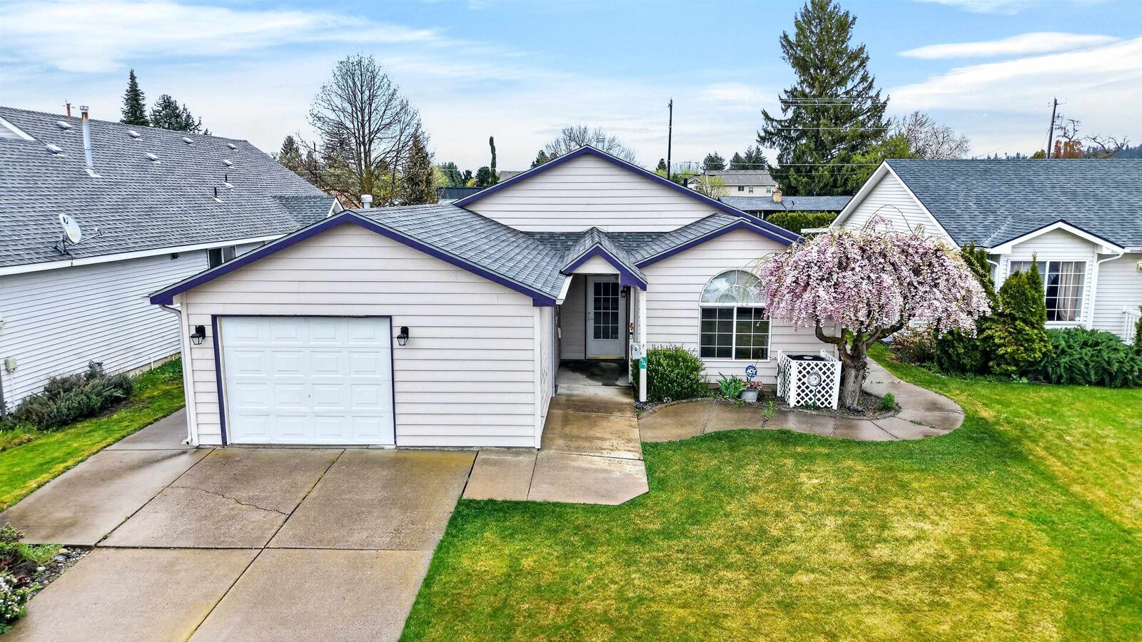 Property Photo: 405 S Lucille Ct WA 99216