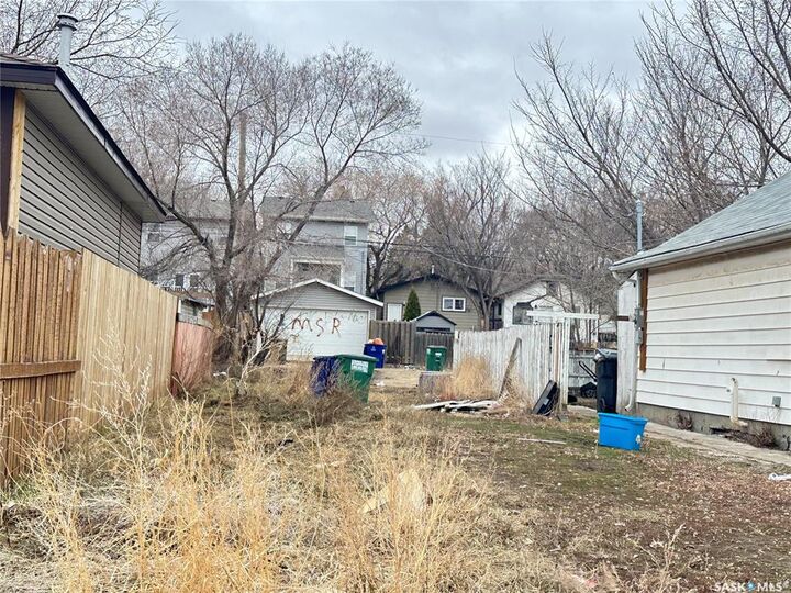 Property Photo:  129 M Avenue S  SK S7M 2K1 