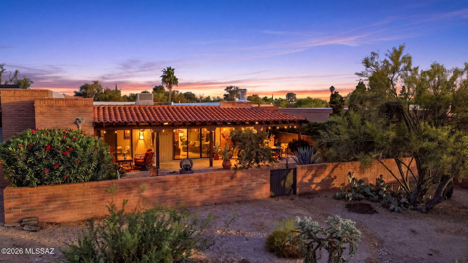 Property Photo:  1915 W Hickory Hollow Lane  AZ 85704 