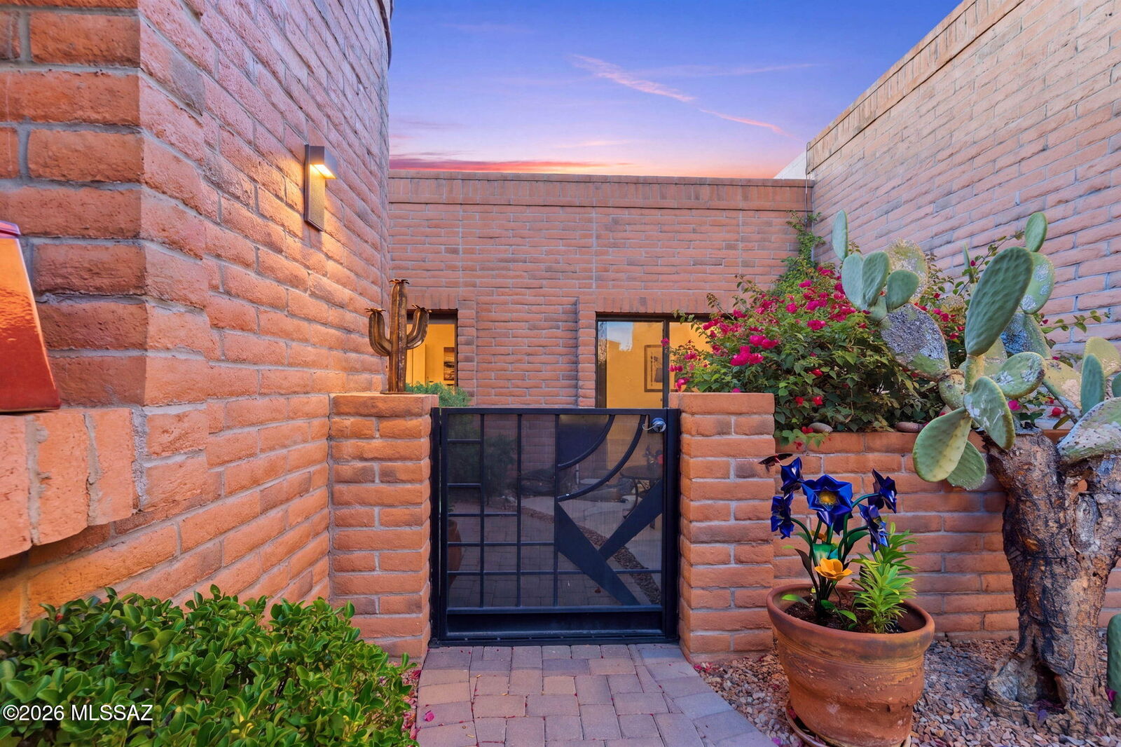 Property Photo:  1915 W Hickory Hollow Lane  AZ 85704 