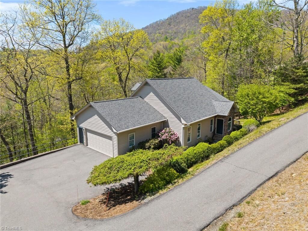 Property Photo:  480 N Ridge Circle  NC 28607 
