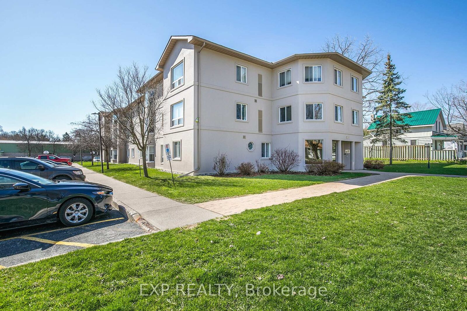 Property Photo: 107 Bond Street 303 ON L3V 1J7