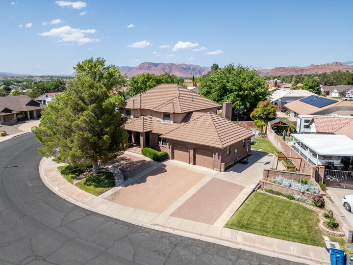 Property Photo:  592 N Dusk Dr  UT 84770 