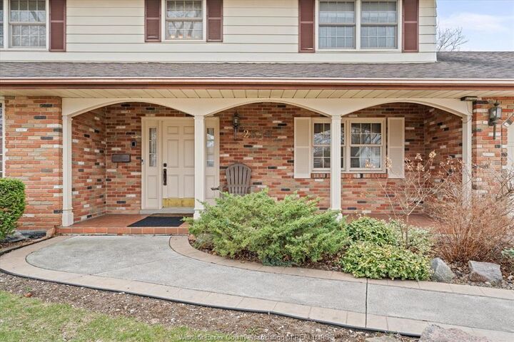 Photo de la propriété:  2639 Bernard  ON N8W 4S5 