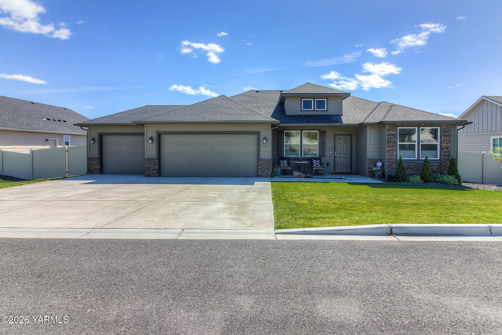 Property Photo: 5400 Sage Way WA 98901