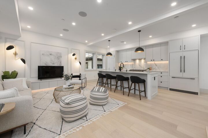 Property Photo: 375 E 33rd Avenue 1 BC V5V 2Z8