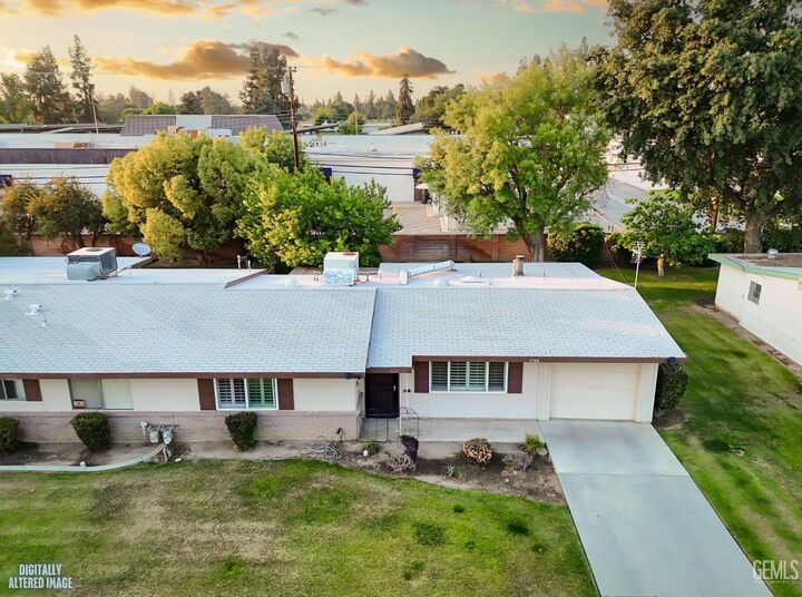 Property Photo:  5708 Indian Wells Avenue  CA 93309 
