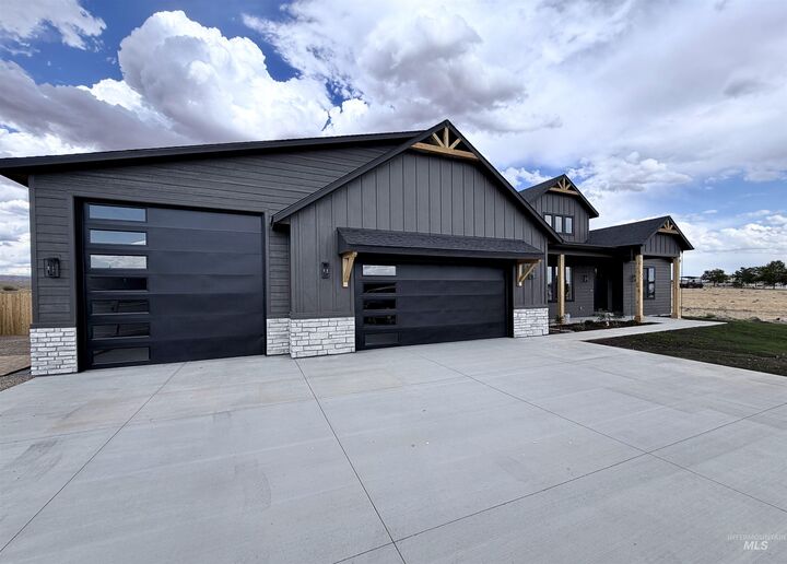 Property Photo:  310 NE Greystone Loop  ID 83647 