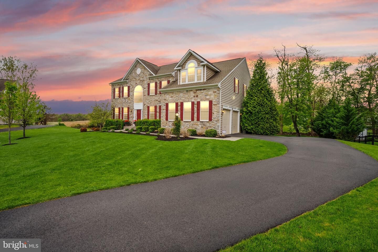 Property Photo:  14 Braeburn Court  VA 20141 
