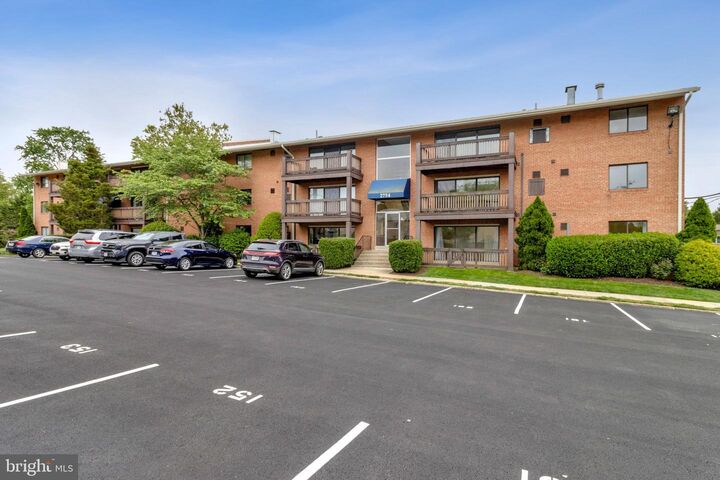 Property Photo: 2754 Hollywood Road 54/102 VA 22043