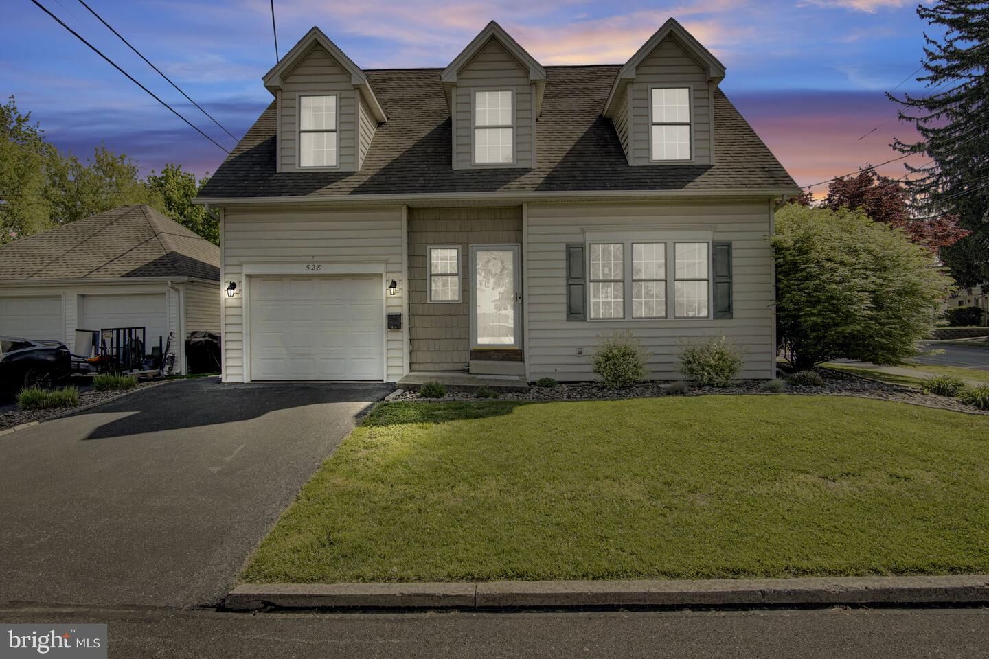 Property Photo:  528 W Simpson Street  PA 17055 