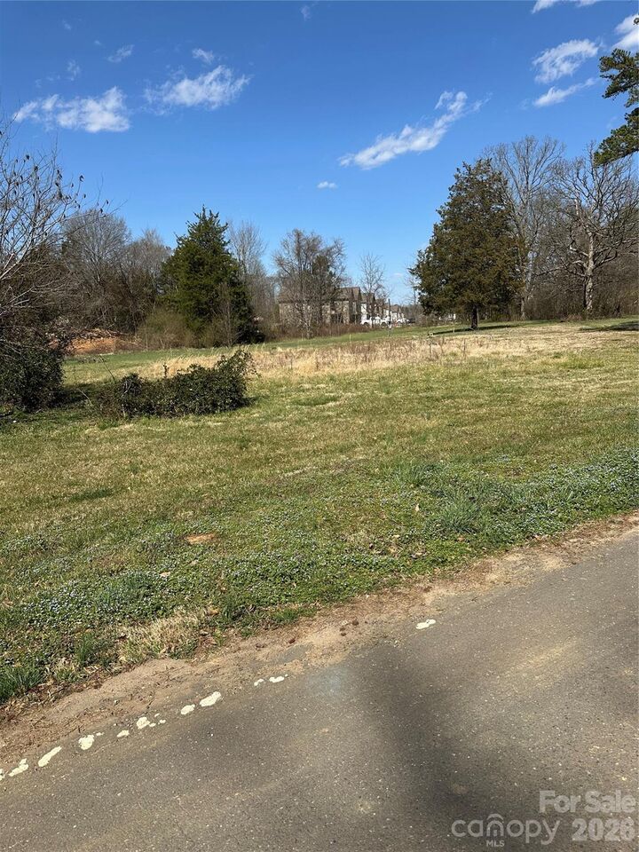 Property Photo:  2112 Mingus Cabin Lane  NC 28214 