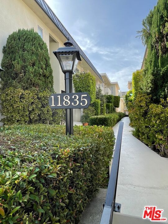 Property Photo:  11835 Dorothy St  CA 90049 