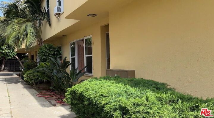 Property Photo:  1114 S Sherbourne Dr  CA 90035 