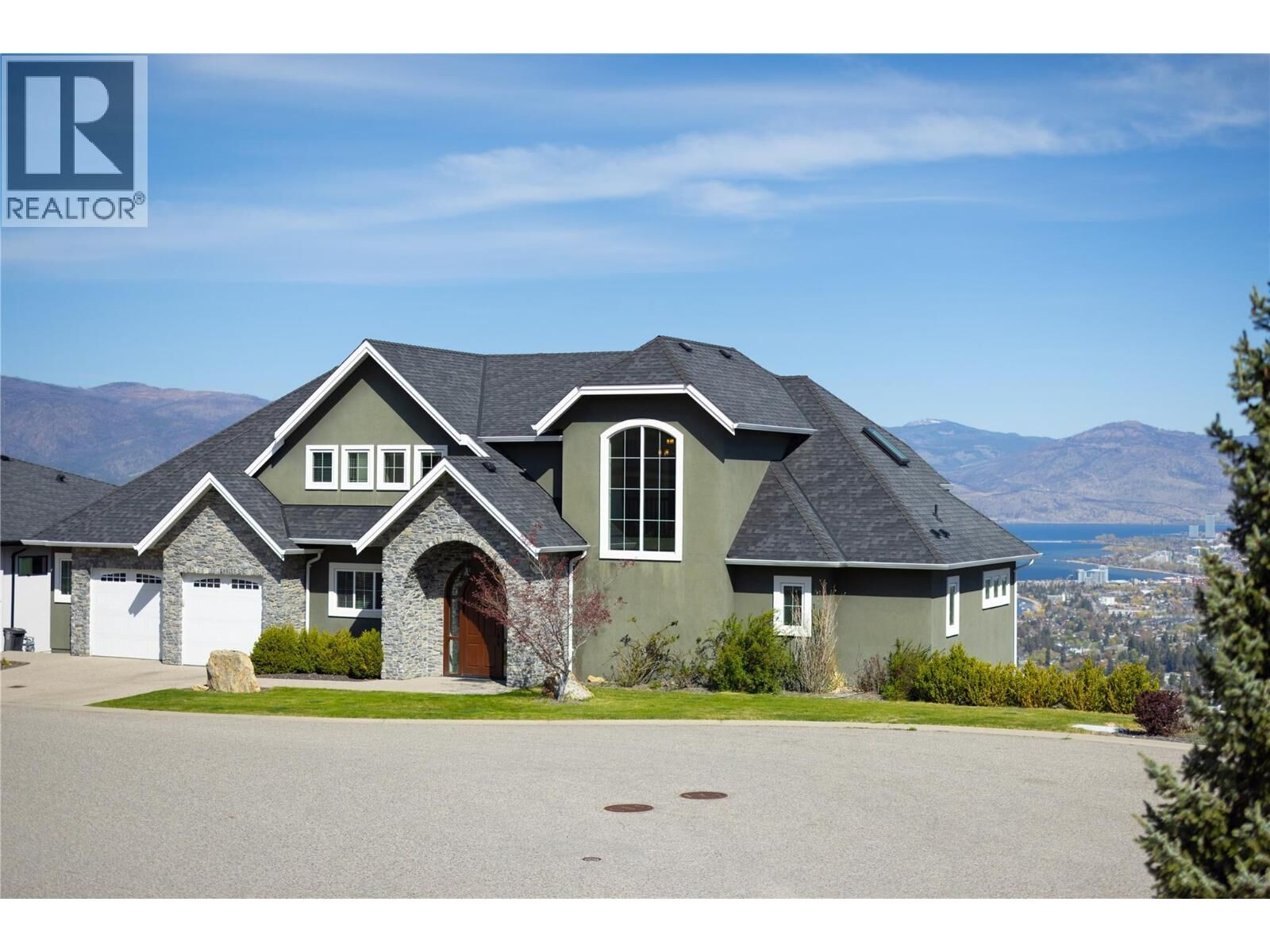 Property Photo: 1010 Lamont Court BC V1W 5J1