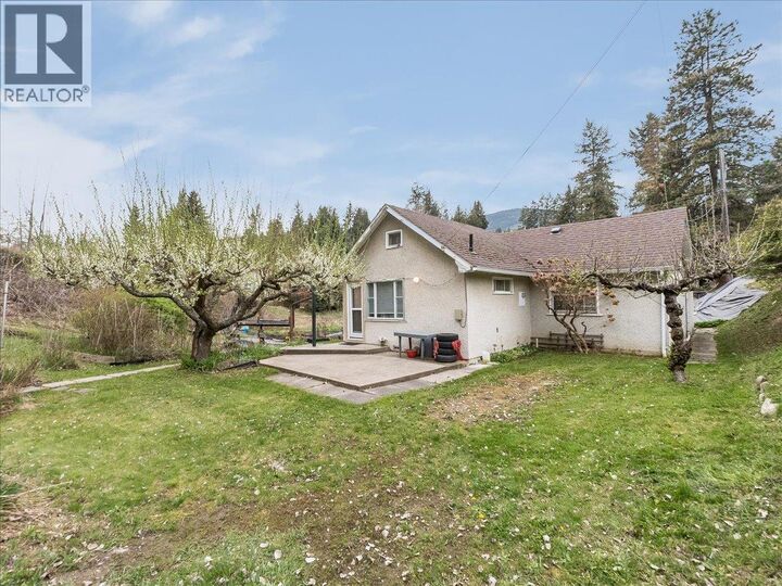 Property Photo:  637 9th Avenue  BC V1N 1M5 
