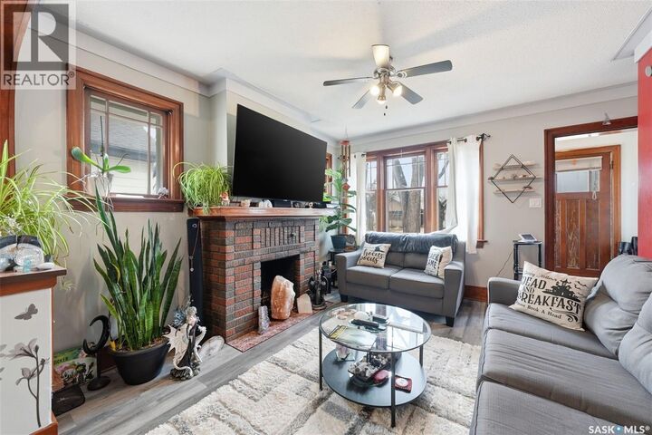 Property Photo:  1306 C Avenue N  SK S7L 1K8 