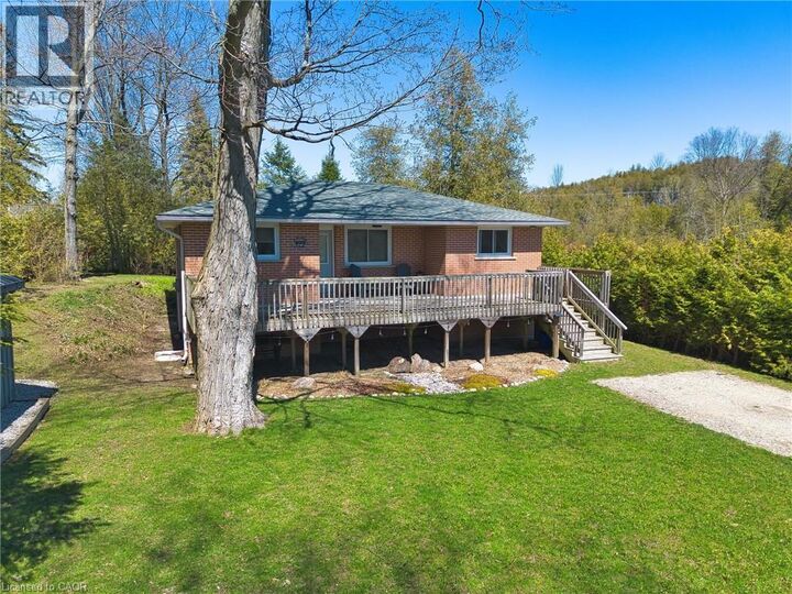Property Photo: 122 Hemlock Street ON N2Z 2X3
