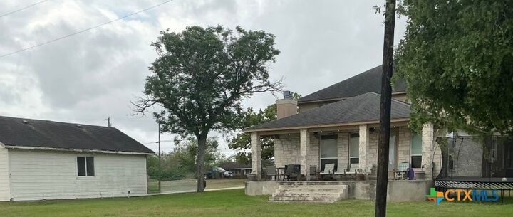 Property Photo: 601 State Highway 123 N TX 78160