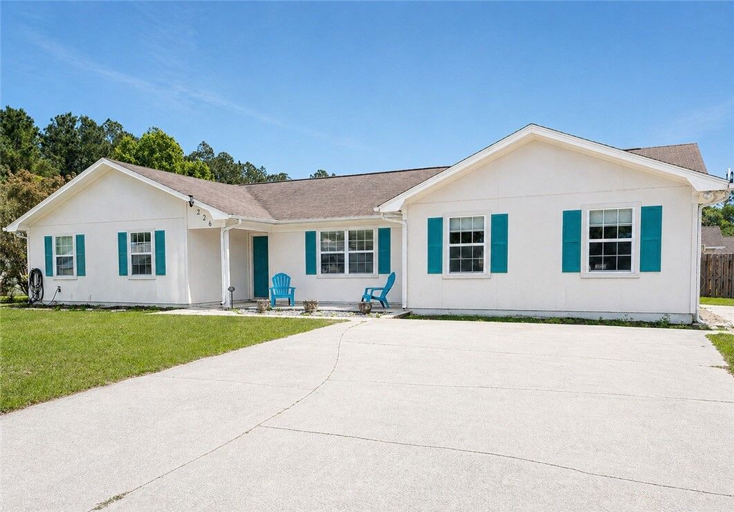 Property Photo:  226 Greenbriar Road  GA 31548 