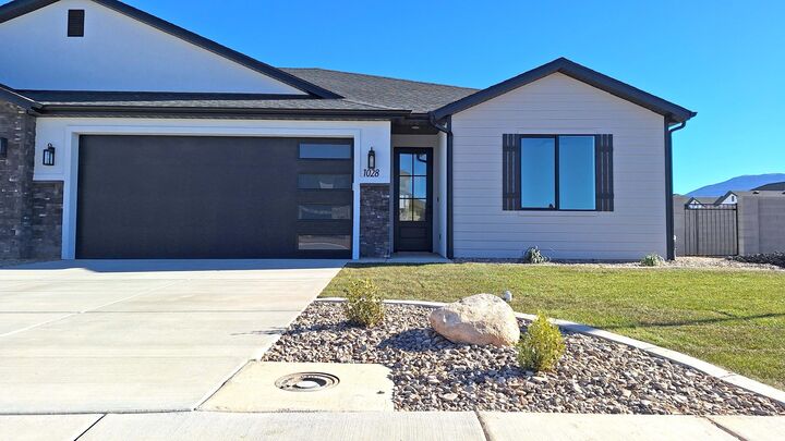 Property Photo:  1054 N Olesia St  UT 84721 