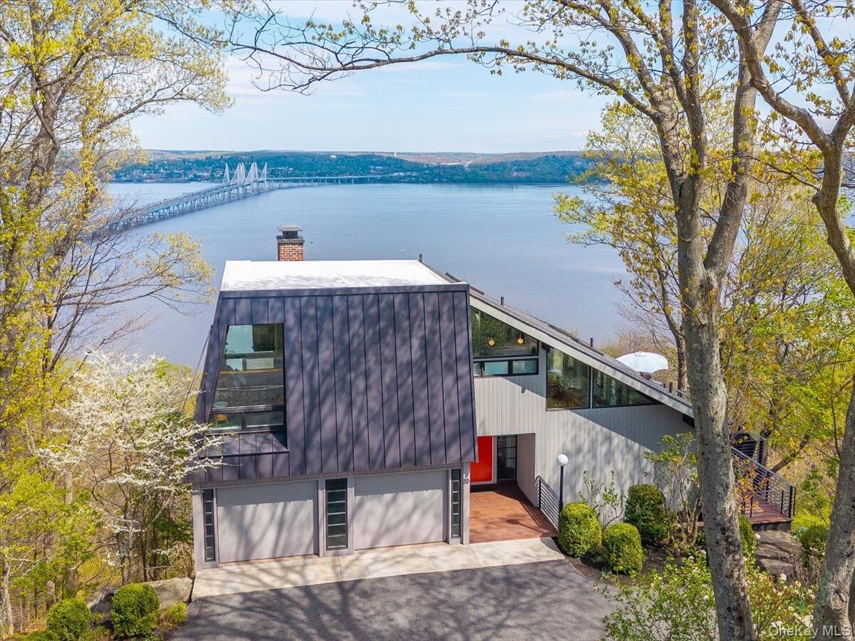 Property Photo:  33 Tweed Boulevard  NY 10960 