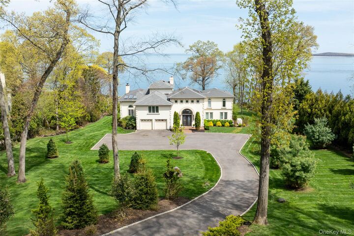 Property Photo:  17 Sea Crest Drive  NY 11743 