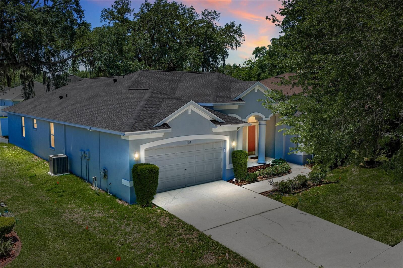 Property Photo:  1603 Grand Heritage Boulevard  FL 33594 