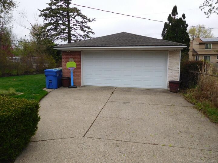Property Photo: 28308 Loretta Avenue MI 48092