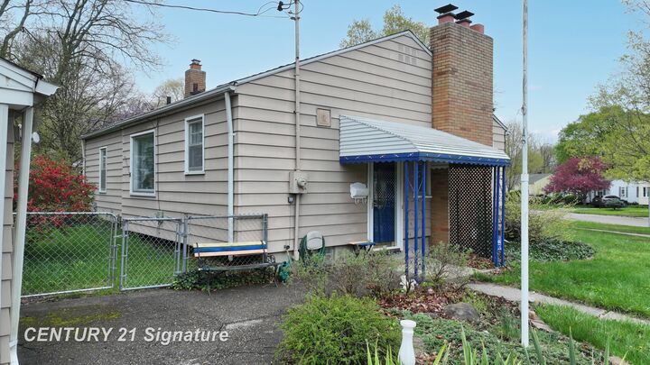 Property Photo:  1823 Greenbrook Lane  MI 48507 