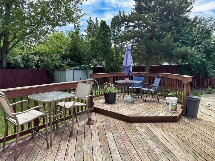 Property Photo: 401 Holly Drive IL 60107