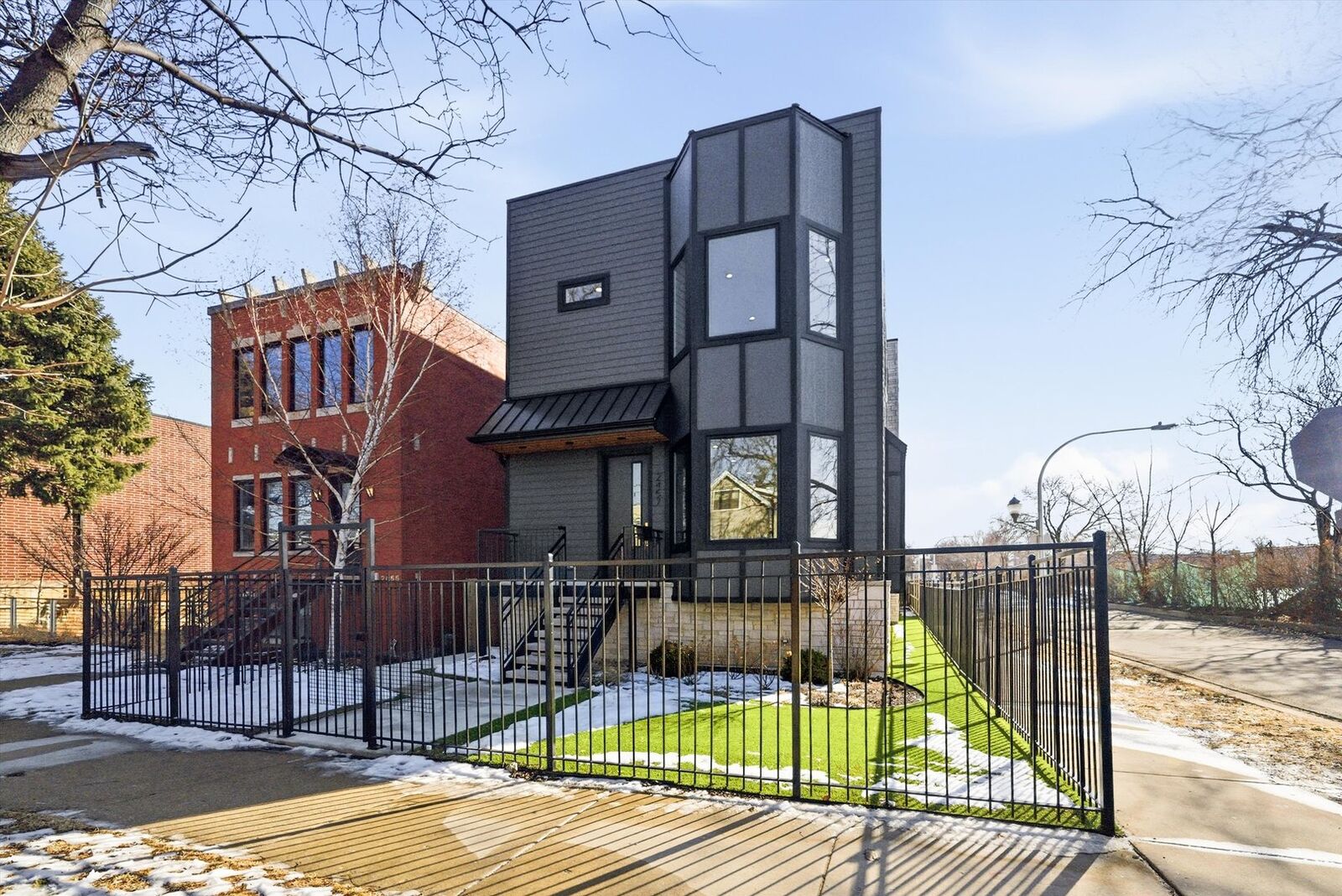 Property Photo:  2457 W Byron Street  IL 60618 