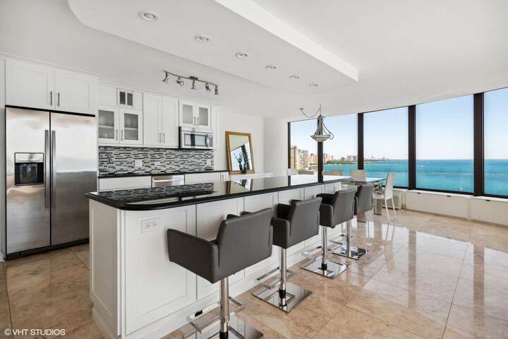 Property Photo:  505 N Lake Shore Drive 1704  IL 60611 