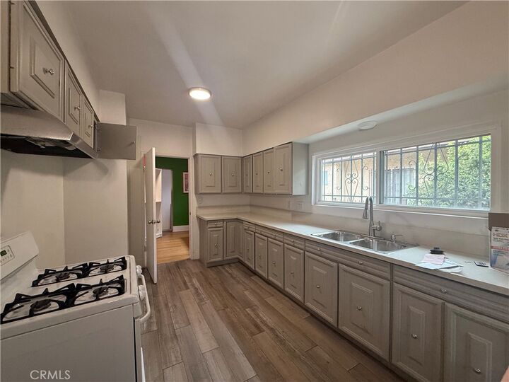 Property Photo:  244 W 49th  CA 90037 