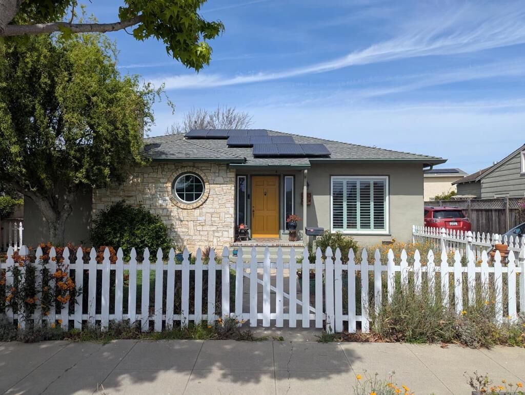 Property Photo:  640 Park Street  CA 93901 